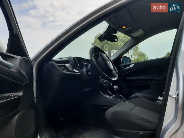 Серый Альфа Ромео Джульетта, объемом двигателя 1.4 л и пробегом 145 тыс. км за 6600 $, фото 11 на Automoto.ua