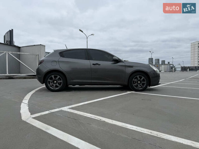 Сірий Альфа Ромео Giulietta, об'ємом двигуна 1.6 л та пробігом 232 тис. км за 7100 $, фото 16 на Automoto.ua