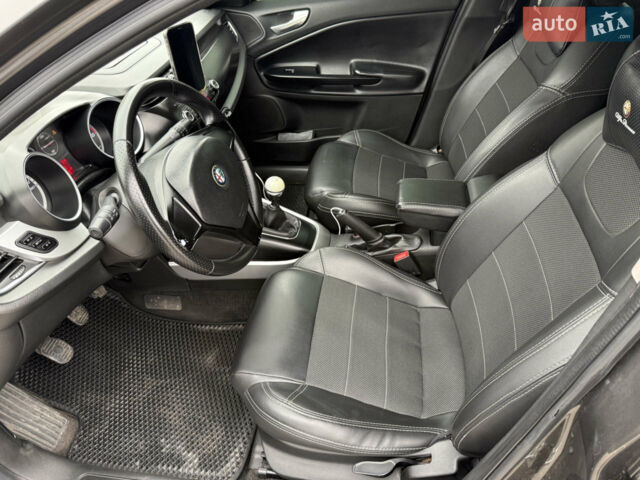 Сірий Альфа Ромео Giulietta, об'ємом двигуна 1.6 л та пробігом 232 тис. км за 7300 $, фото 3 на Automoto.ua