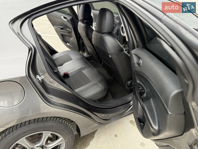 Сірий Альфа Ромео Giulietta, об'ємом двигуна 1.6 л та пробігом 232 тис. км за 7300 $, фото 6 на Automoto.ua