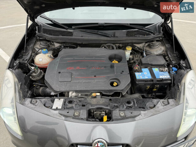 Сірий Альфа Ромео Giulietta, об'ємом двигуна 1.6 л та пробігом 232 тис. км за 7300 $, фото 1 на Automoto.ua