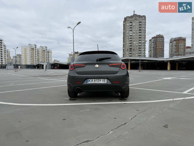 Сірий Альфа Ромео Giulietta, об'ємом двигуна 1.6 л та пробігом 232 тис. км за 7300 $, фото 14 на Automoto.ua