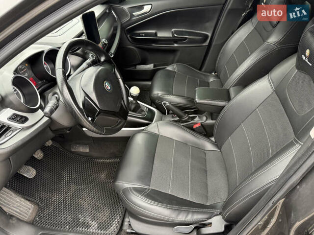 Сірий Альфа Ромео Giulietta, об'ємом двигуна 1.6 л та пробігом 232 тис. км за 7100 $, фото 3 на Automoto.ua