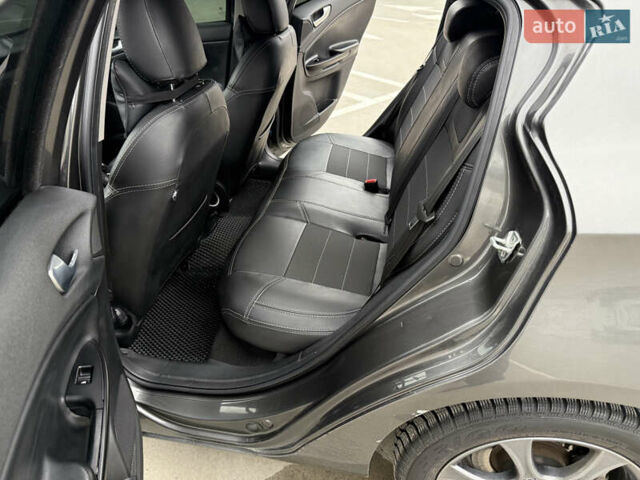 Сірий Альфа Ромео Giulietta, об'ємом двигуна 1.6 л та пробігом 232 тис. км за 7100 $, фото 7 на Automoto.ua