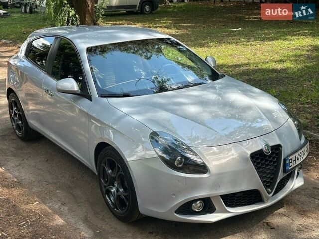 Сірий Альфа Ромео Giulietta, об'ємом двигуна 1.37 л та пробігом 127 тис. км за 8300 $, фото 4 на Automoto.ua