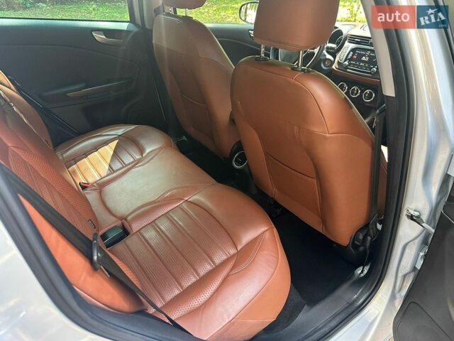 Сірий Альфа Ромео Giulietta, об'ємом двигуна 1.37 л та пробігом 127 тис. км за 8300 $, фото 37 на Automoto.ua
