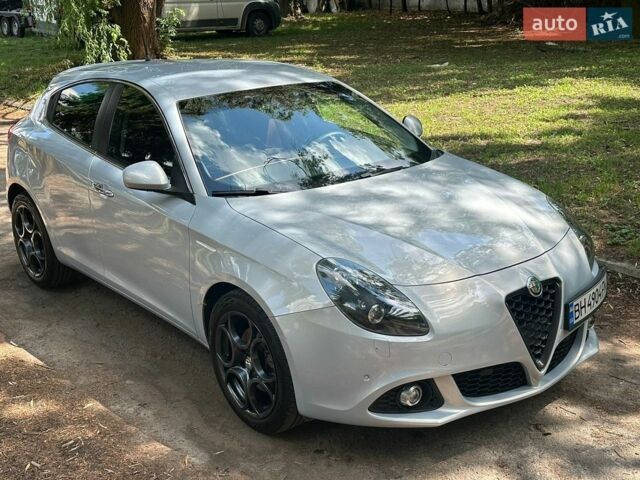 Сірий Альфа Ромео Giulietta, об'ємом двигуна 1.37 л та пробігом 127 тис. км за 8300 $, фото 19 на Automoto.ua