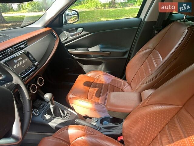 Сірий Альфа Ромео Giulietta, об'ємом двигуна 1.37 л та пробігом 127 тис. км за 8300 $, фото 27 на Automoto.ua