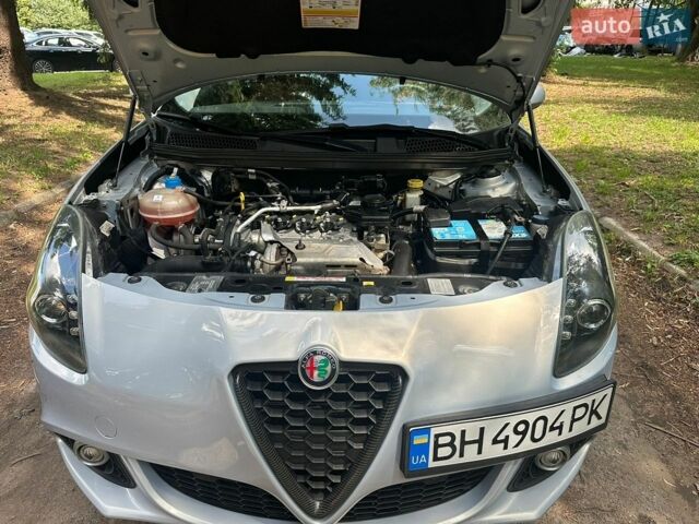 Сірий Альфа Ромео Giulietta, об'ємом двигуна 1.37 л та пробігом 127 тис. км за 8300 $, фото 41 на Automoto.ua