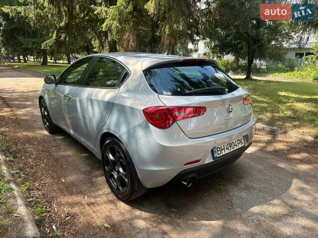 Сірий Альфа Ромео Giulietta, об'ємом двигуна 1.37 л та пробігом 127 тис. км за 8300 $, фото 48 на Automoto.ua