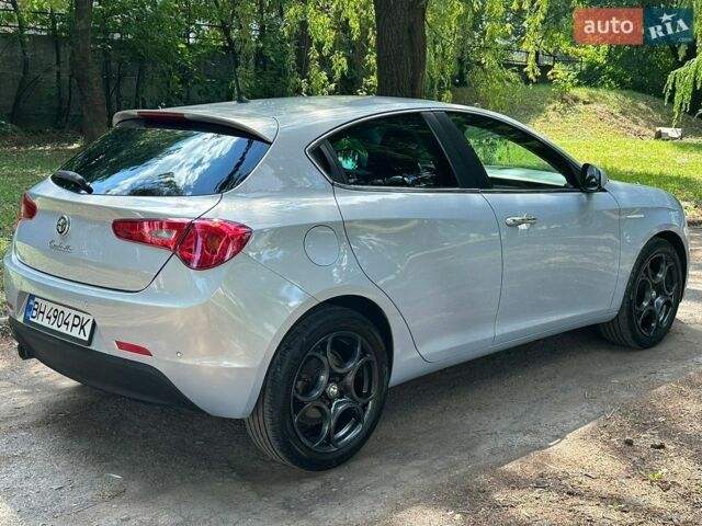 Сірий Альфа Ромео Giulietta, об'ємом двигуна 1.37 л та пробігом 127 тис. км за 8300 $, фото 6 на Automoto.ua