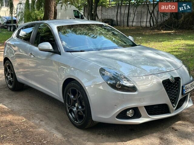 Сірий Альфа Ромео Giulietta, об'ємом двигуна 1.37 л та пробігом 127 тис. км за 8300 $, фото 2 на Automoto.ua