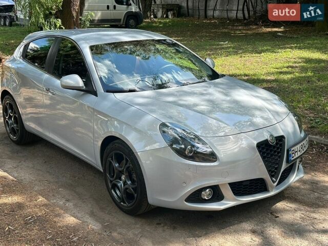 Сірий Альфа Ромео Giulietta, об'ємом двигуна 1.37 л та пробігом 127 тис. км за 8300 $, фото 17 на Automoto.ua