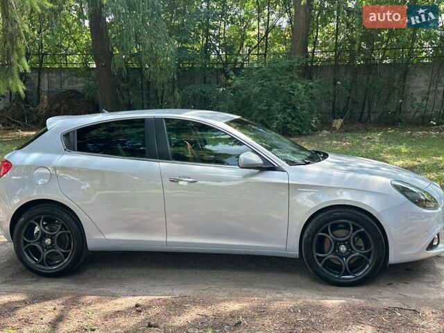 Сірий Альфа Ромео Giulietta, об'ємом двигуна 1.37 л та пробігом 127 тис. км за 8300 $, фото 20 на Automoto.ua