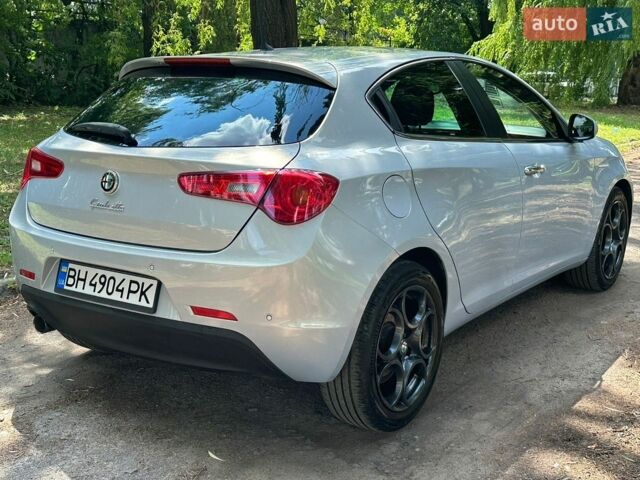 Сірий Альфа Ромео Giulietta, об'ємом двигуна 1.37 л та пробігом 127 тис. км за 8300 $, фото 23 на Automoto.ua