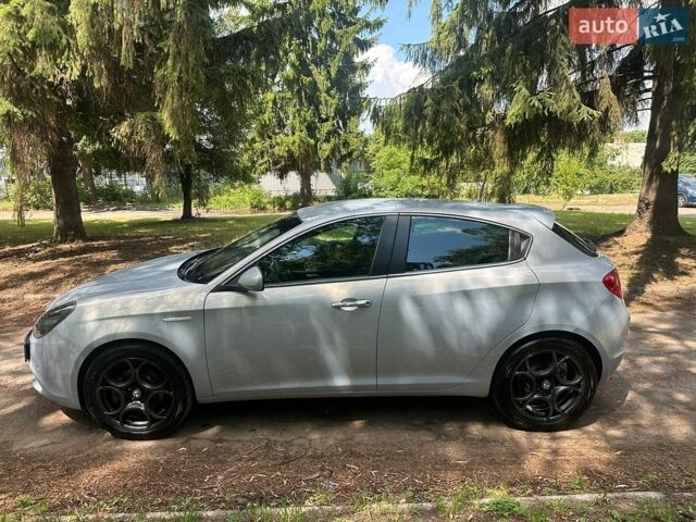 Сірий Альфа Ромео Giulietta, об'ємом двигуна 1.37 л та пробігом 127 тис. км за 8300 $, фото 51 на Automoto.ua