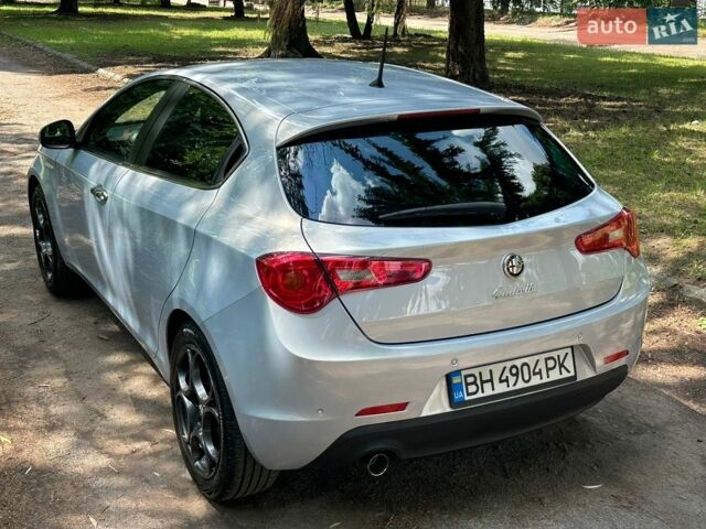 Сірий Альфа Ромео Giulietta, об'ємом двигуна 1.37 л та пробігом 127 тис. км за 8300 $, фото 25 на Automoto.ua