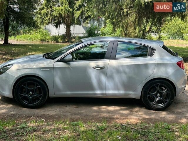 Сірий Альфа Ромео Giulietta, об'ємом двигуна 1.37 л та пробігом 127 тис. км за 8300 $, фото 11 на Automoto.ua