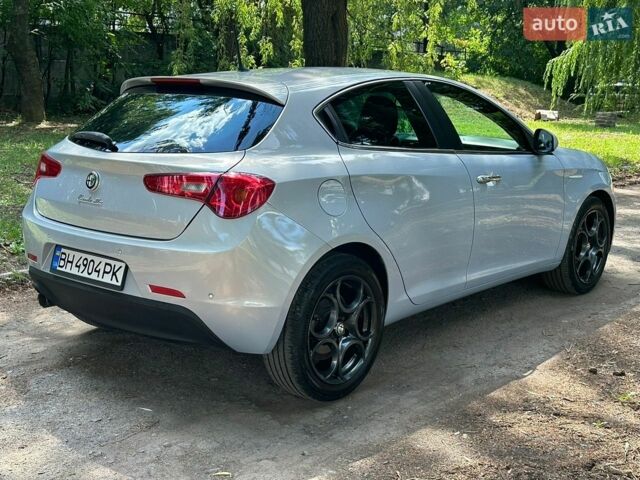 Сірий Альфа Ромео Giulietta, об'ємом двигуна 1.37 л та пробігом 127 тис. км за 8300 $, фото 5 на Automoto.ua