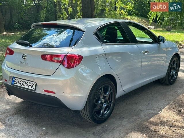 Сірий Альфа Ромео Giulietta, об'ємом двигуна 1.37 л та пробігом 127 тис. км за 8300 $, фото 7 на Automoto.ua