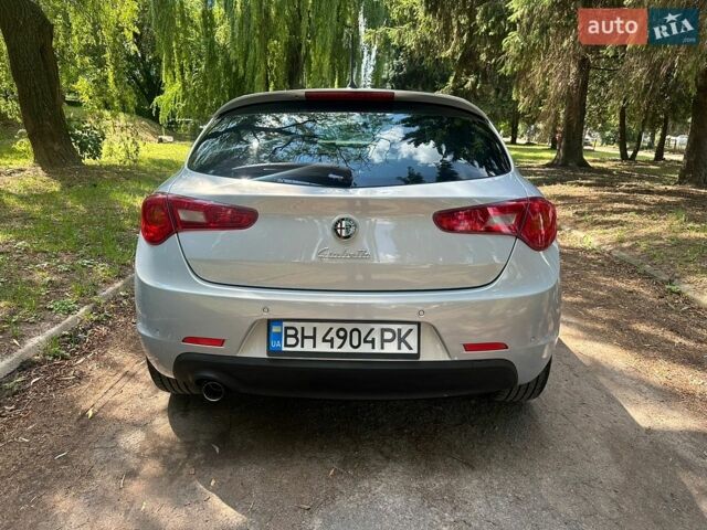 Сірий Альфа Ромео Giulietta, об'ємом двигуна 1.37 л та пробігом 127 тис. км за 8300 $, фото 47 на Automoto.ua