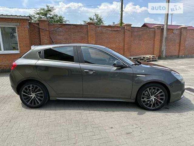 Сірий Альфа Ромео Giulietta, об'ємом двигуна 1.37 л та пробігом 216 тис. км за 11300 $, фото 5 на Automoto.ua