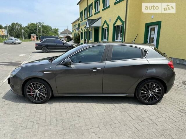 Сірий Альфа Ромео Giulietta, об'ємом двигуна 1.4 л та пробігом 216 тис. км за 11500 $, фото 5 на Automoto.ua