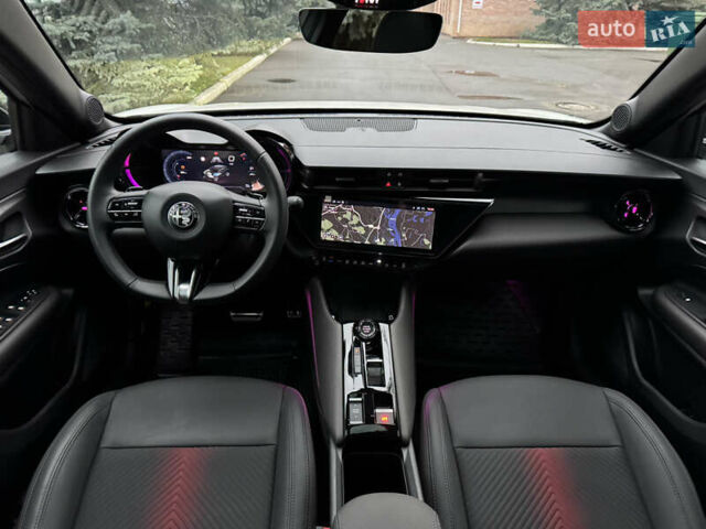 Белый Альфа Ромео Джуниор, объемом двигателя 1.2 л и пробегом 1 тыс. км за 31500 $, фото 22 на Automoto.ua