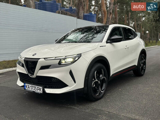 Белый Альфа Ромео Джуниор, объемом двигателя 1.2 л и пробегом 1 тыс. км за 31500 $, фото 5 на Automoto.ua