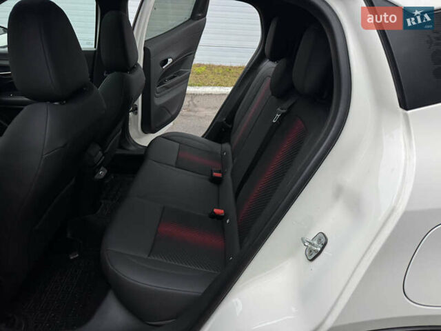 Белый Альфа Ромео Джуниор, объемом двигателя 1.2 л и пробегом 1 тыс. км за 31500 $, фото 34 на Automoto.ua