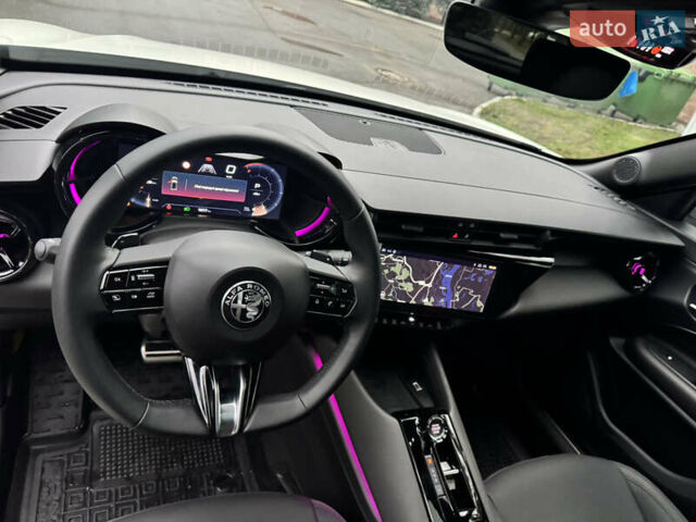 Белый Альфа Ромео Джуниор, объемом двигателя 1.2 л и пробегом 1 тыс. км за 31500 $, фото 25 на Automoto.ua