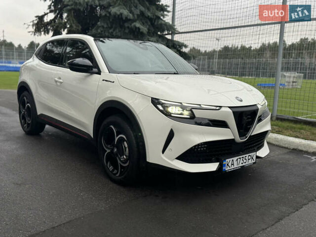 Белый Альфа Ромео Джуниор, объемом двигателя 1.2 л и пробегом 1 тыс. км за 31500 $, фото 10 на Automoto.ua