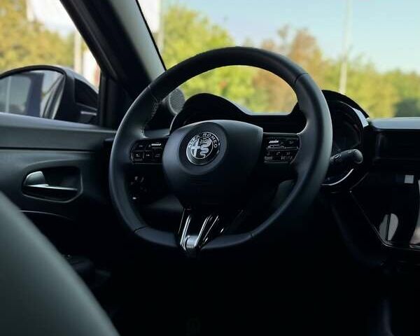 Білий Альфа Ромео Джуніор, об'ємом двигуна 1.2 л та пробігом 1 тис. км за 30143 $, фото 6 на Automoto.ua