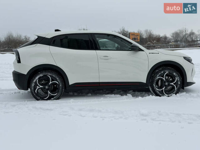 Білий Альфа Ромео Джуніор, об'ємом двигуна 1.2 л та пробігом 1 тис. км за 28000 $, фото 6 на Automoto.ua