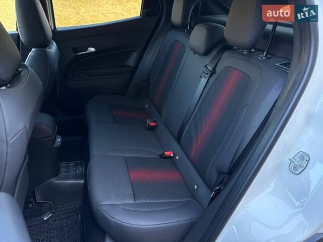 Білий Альфа Ромео Джуніор, об'ємом двигуна 1.2 л та пробігом 1 тис. км за 28000 $, фото 15 на Automoto.ua