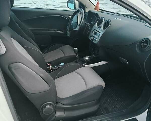 Альфа Ромео Мито 2011 в Кременчуге на Automoto.ua Белый Альфа Ромео Мито, объемом двигателя 1.3 л и пробегом 195 тыс. км за 6000 $, фото 16 на Automoto.ua