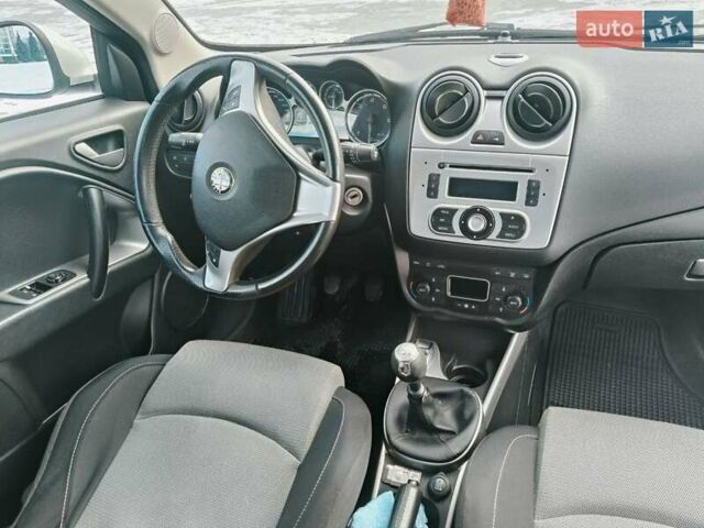 Альфа Ромео Мито 2011 в Кременчуге на Automoto.ua Белый Альфа Ромео Мито, объемом двигателя 1.3 л и пробегом 195 тыс. км за 6000 $, фото 18 на Automoto.ua