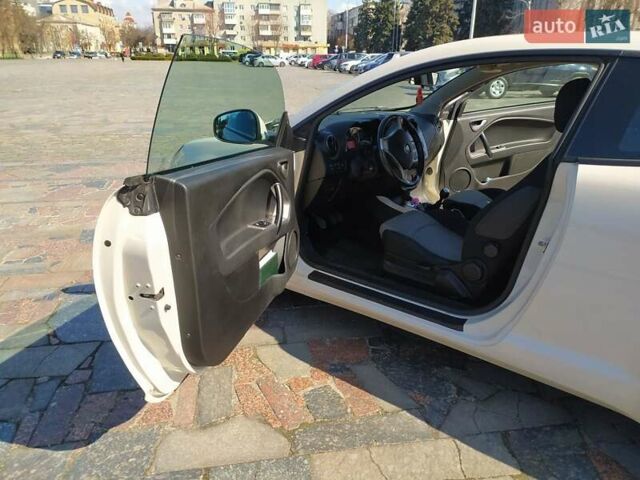 Белый Альфа Ромео Мито, объемом двигателя 1.3 л и пробегом 200 тыс. км за 5000 $, фото 21 на Automoto.ua