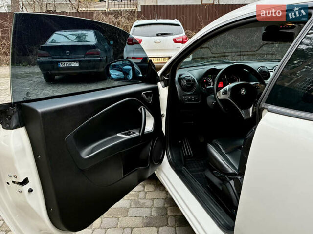 Белый Альфа Ромео Мито, объемом двигателя 1.3 л и пробегом 301 тыс. км за 6200 $, фото 1 на Automoto.ua