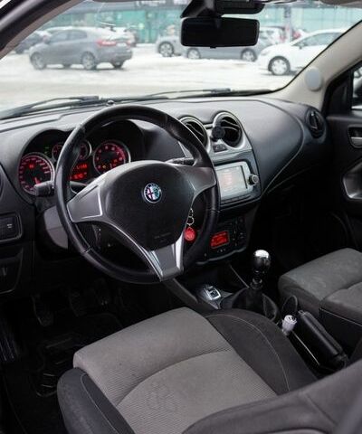 Чорний Альфа Ромео Mito, об'ємом двигуна 1.4 л та пробігом 195 тис. км за 5000 $, фото 22 на Automoto.ua