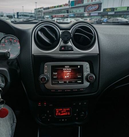 Чорний Альфа Ромео Mito, об'ємом двигуна 1.4 л та пробігом 195 тис. км за 5000 $, фото 33 на Automoto.ua