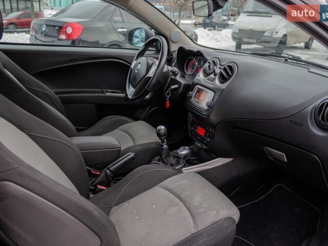Чорний Альфа Ромео Mito, об'ємом двигуна 1.4 л та пробігом 195 тис. км за 5000 $, фото 26 на Automoto.ua