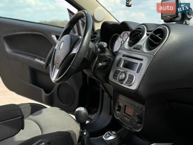 Черный Альфа Ромео Мито, объемом двигателя 1.25 л и пробегом 262 тыс. км за 5250 $, фото 21 на Automoto.ua