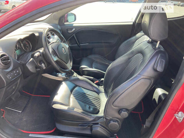 Червоний Альфа Ромео Mito, об'ємом двигуна 1.37 л та пробігом 160 тис. км за 8500 $, фото 11 на Automoto.ua