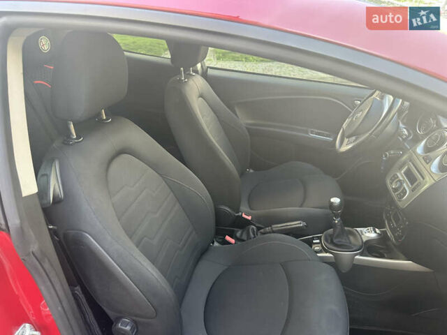 Червоний Альфа Ромео Mito, об'ємом двигуна 1.37 л та пробігом 123 тис. км за 5450 $, фото 28 на Automoto.ua