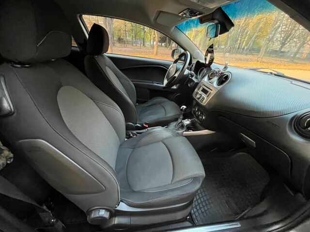 Сірий Альфа Ромео Mito, об'ємом двигуна 1.2 л та пробігом 220 тис. км за 6000 $, фото 4 на Automoto.ua