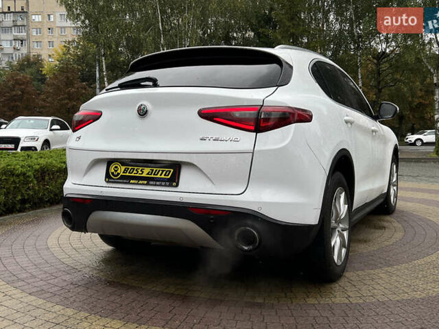 Білий Альфа Ромео Стелвіо, об'ємом двигуна 2 л та пробігом 112 тис. км за 16500 $, фото 6 на Automoto.ua