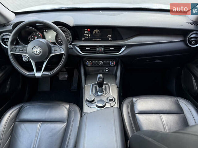 Білий Альфа Ромео Стелвіо, об'ємом двигуна 2 л та пробігом 111 тис. км за 14500 $, фото 36 на Automoto.ua