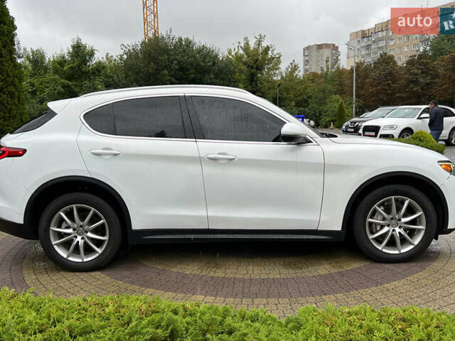 Білий Альфа Ромео Стелвіо, об'ємом двигуна 2 л та пробігом 112 тис. км за 16500 $, фото 7 на Automoto.ua