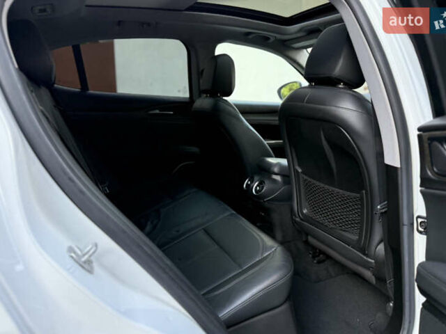 Білий Альфа Ромео Стелвіо, об'ємом двигуна 2 л та пробігом 111 тис. км за 14500 $, фото 42 на Automoto.ua